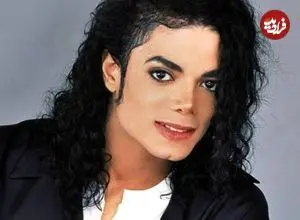 عکس| سفر در زمان؛ «مایکل جکسون» در کنار خانواده و در حال بریدن کیک؛ سال 1355