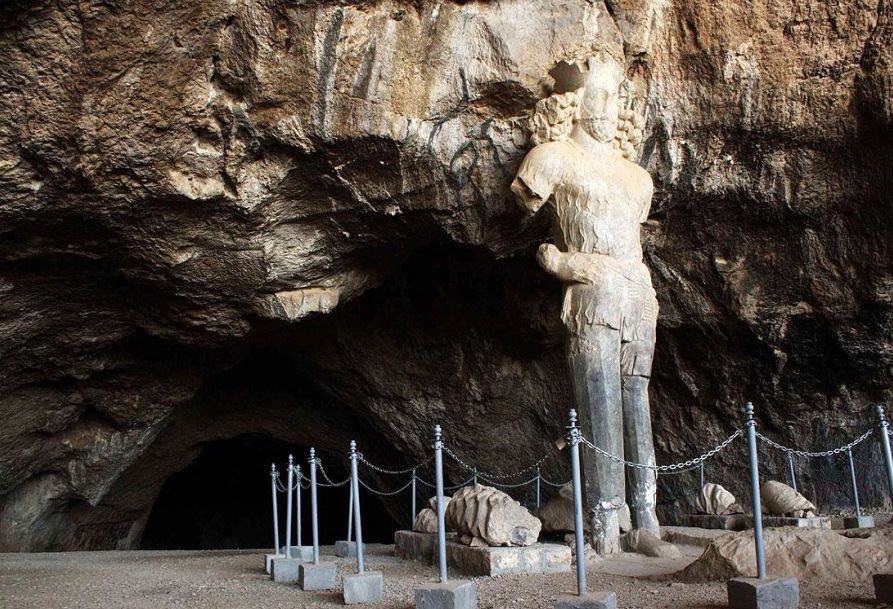 (ویدیو) راز شاه باستانی ایران؛ تندیسی که در غار تاریک ایستاده