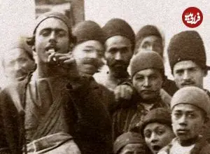 عکس| سفر به ایران قدیم؛ درویش آفریقایی و مرد شعبده‌باز در یکی از خیابان‌های تهران؛ 130 سال قبل