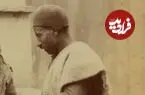 عکس| سفر زمان؛ شربت‌فروش دوره‌گرد شیرازی و مشتری‌اش در دوران قاجار
