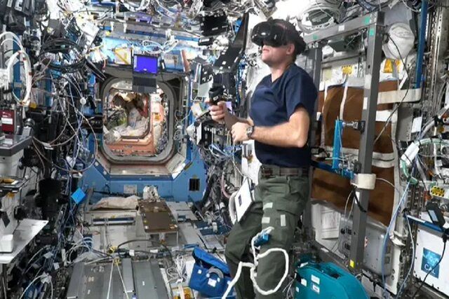 چرا فضانوردان با هدست واقعیت مجازی دوچرخه‌سواری می‌کنند؟