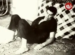 عکس| سفر زمان؛ «بهروز وثوقی» 36 ساله با حلقۀ گل بر گردن در دهلی هندوستان