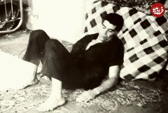 عکس| سفر زمان؛ «بهروز وثوقی» 36 ساله با حلقۀ گل بر گردن در دهلی هندوستان