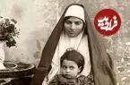 عکس| سفر به ایران قدیم؛ یک زن ایرانی در دوران قاجار در حال خواباندن کودکش در گهواره