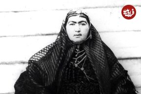 عکس؛ سفر به تاریخ؛ اسب‌سواری «انیس‌الدوله، سوگلی ناصرالدین‌شاه» با چادر و روبنده در فیروزکوه