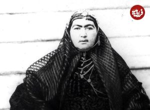 عکس؛ سفر به تاریخ؛ اسب‌سواری «انیس‌الدوله، سوگلی ناصرالدین‌شاه» با چادر و روبنده در فیروزکوه