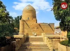 عکس| سفر به ایران قدیم؛ عکس دسته‌جمعی در کنار مقبره استر و مردخای در همدان؛ 120 سال قبل