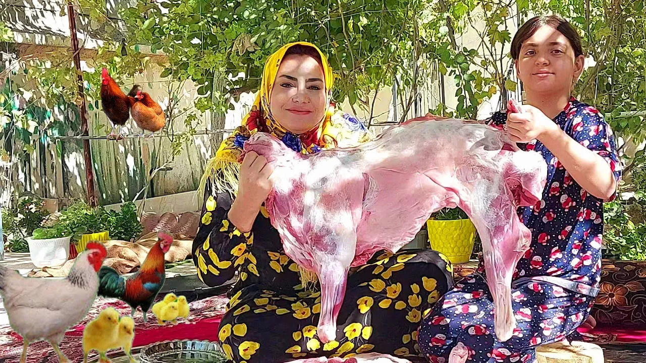 (ویدئو) پخت یک خورشت محلی با بره به روش بانوی روستایی زاگرس نشین