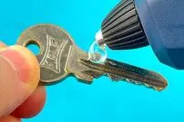 (ویدئو) چگونه شاه کلیدی بسازیم که تمام قفل ها را باز کند؟