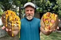 ببینید؛ غذای روستایی در آذربایجان؛ تهیه کومپیر سوسیس و پنیر 