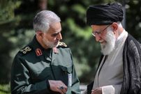 عکس؛ سفر به تاریخ؛ «سردار سلیمانی» در میان ویرانه‌های 2 هزارسالۀ «پالمیرا» در سوریه