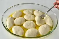 (ویدئو) روشی ساده برای پخت یک نان محلی و خوشمزه به روش ترکیه ای ها