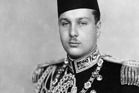 عکس؛ سفر در زمان؛ «آخرین پادشاه مصر در کنار پدر و مادرش»؛ سال 1332