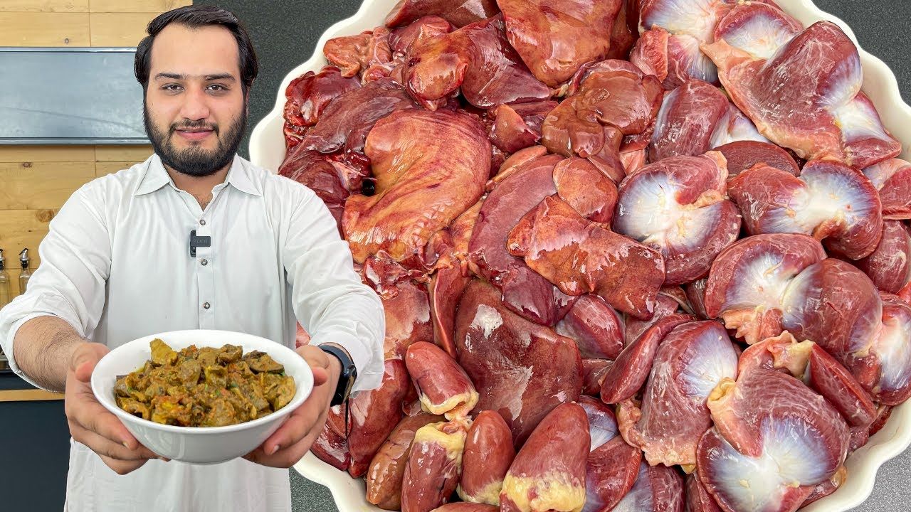 (ویدئو) پخت یک غذای خوشمزه پاکستانی ارزان با 2 کیلوگرم سنگدان، دل و جگر مرغ