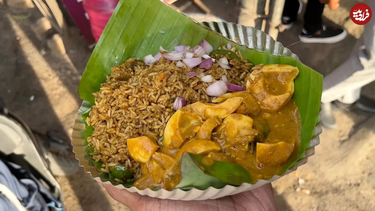 (ویدئو) نحوه طبخ برنج سرخ شده با فلفل دلمه ای معروف بنگلور توسط آشپز خیابانی هندی