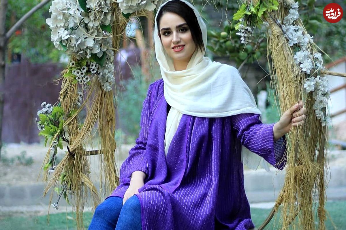 عکس؛ سفر در زمان؛ «هانیه غلامی» در حال امضاء کردن سند ازدواج اش؛ سال 1396