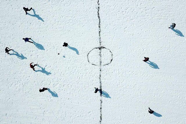 (ویدیو) رونمایی از رشته ورزشی جدید؛ «فوتبال روی یخ»