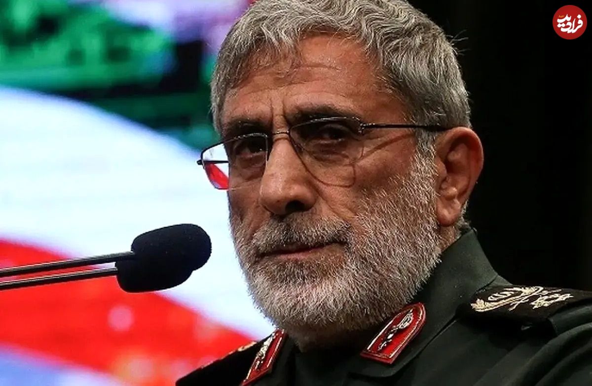 عکس؛ سفر در زمان؛ «سردار قاآنی» در اتاق بررسی نقشه عملیات جنگ؛ دهه 60