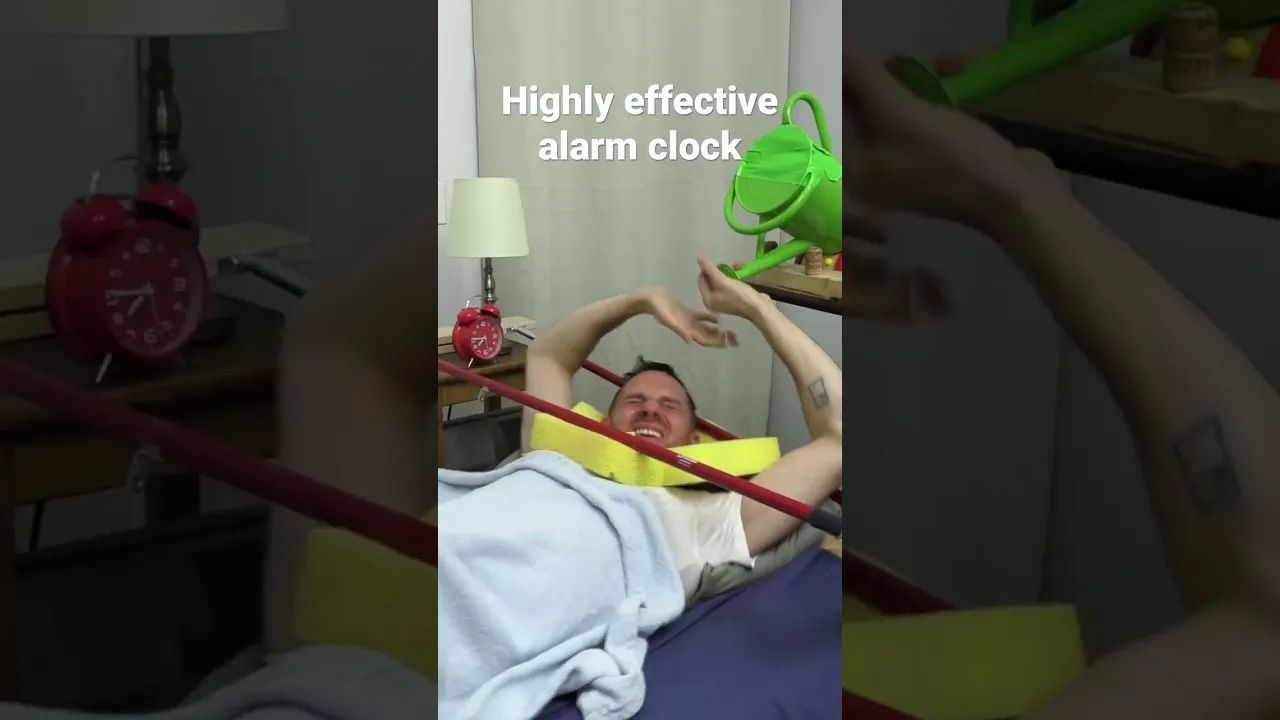 (ویدئو) موثرترین ساعت زنگ دار جهان برای بیدار کردن تنبل ها