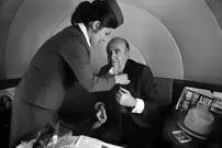 عکس؛ سفر در زمان؛ ماجرای بازداشت امیر عباس هویدا توسط محمدرضا شاه