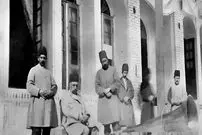 عکس| سفر به ایران قدیم؛ شاه قاجار و جعبه جادویی؛ سرگرمی ملوکانه مظفرالدین‌شاه