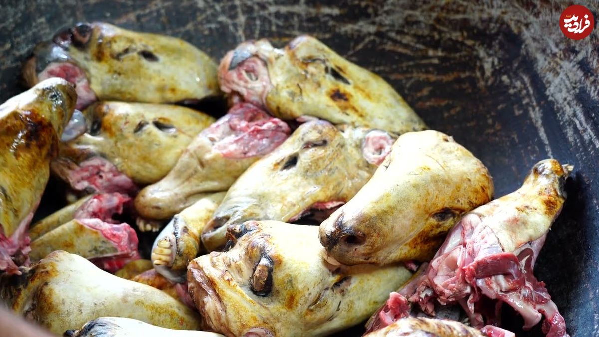 ببینید؛ غذای خیابانی در ازبکستان؛ پخت کله پاچه و روده گوسفند در تاشکند