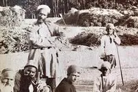 عکس| سفر به ایران قدیم؛ کشاورزان روستایی بعد از برداشت محصول؛ یک قرن قبل