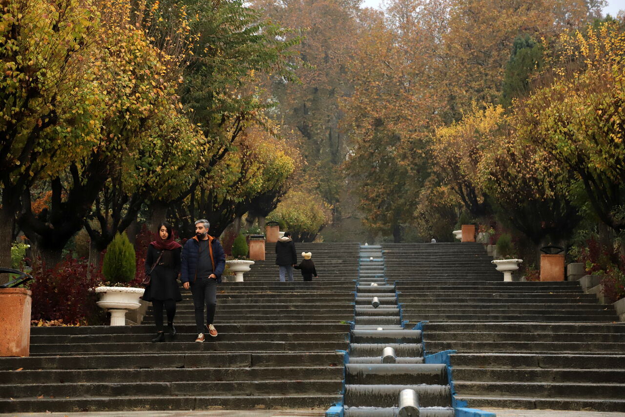 پارک‌نیاوران‎؛ یادگار سردار افخمی و محل زندگی طوطی اسکندر!