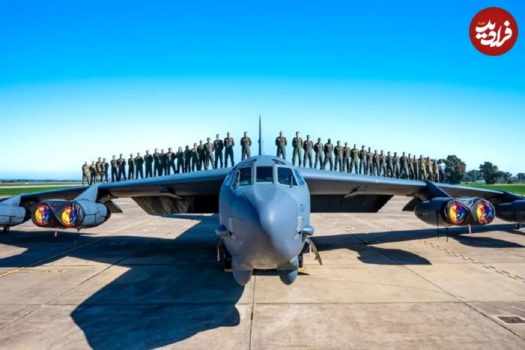 تعداد خدمه بمب‌افکن B-52 چند نفر است؟