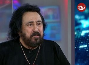 عکس؛ سفر در زمان؛ «شهرام شب پره و گروه اش در حال اجرا در تهران»؛ سال 55
