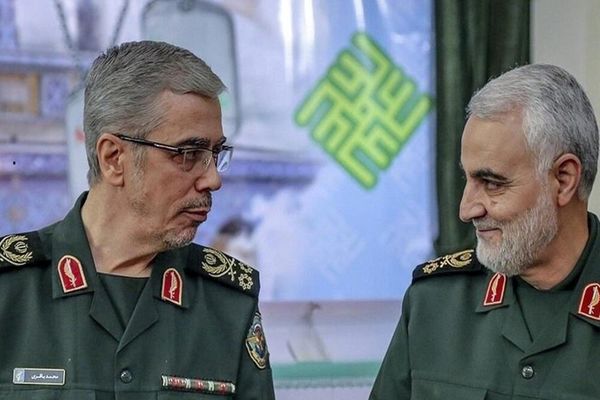 عکس؛ سفر در زمان؛ «سرلشکر باقری و برادرش حسن باقری» در لباس سپاه در جبهه؛ دهه 60