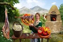 ببینید| غذای روستایی در مراکش؛ چیدن گل های بابونه وحشی و کباب کردن ران بره در تنور