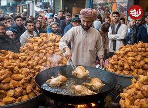 ببینید؛ غذای خیابانی در پاکستان؛ پخت پاکورای مرغ ترد در لاهور 
