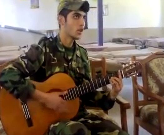 ویدئویی از خوانندگی یک سربازِ خوش صدا وایرال شد