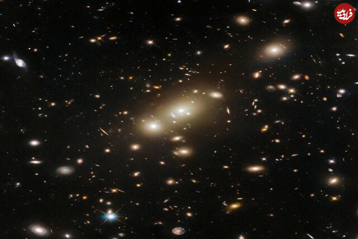 عکس «تلسکوپ فضایی هابل» از یک خوشه کهکشانی دوردست
