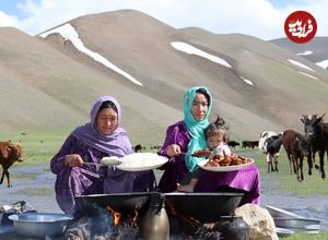 ببینید؛ غذای عشایری در افغانستان؛ برداشت قارچ و سبزی وحشی و پخت غذا با مرغ