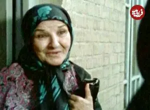 عکس| سفر در زمان؛ «ماهچهره خلیلی» در حال بوسیدن مادربزرگ اش «پروین سلیمانی»؛ دهه 80