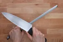 (ویدئو) با این روش ساده و راحت چاقوها را مثل آب خوردن تیز کنید