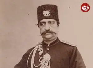 عکس| سفر زمان؛ «ناصرالدین شاه» در 29 سالگی و در کنار خدمتکاران اش؛ سال 1239