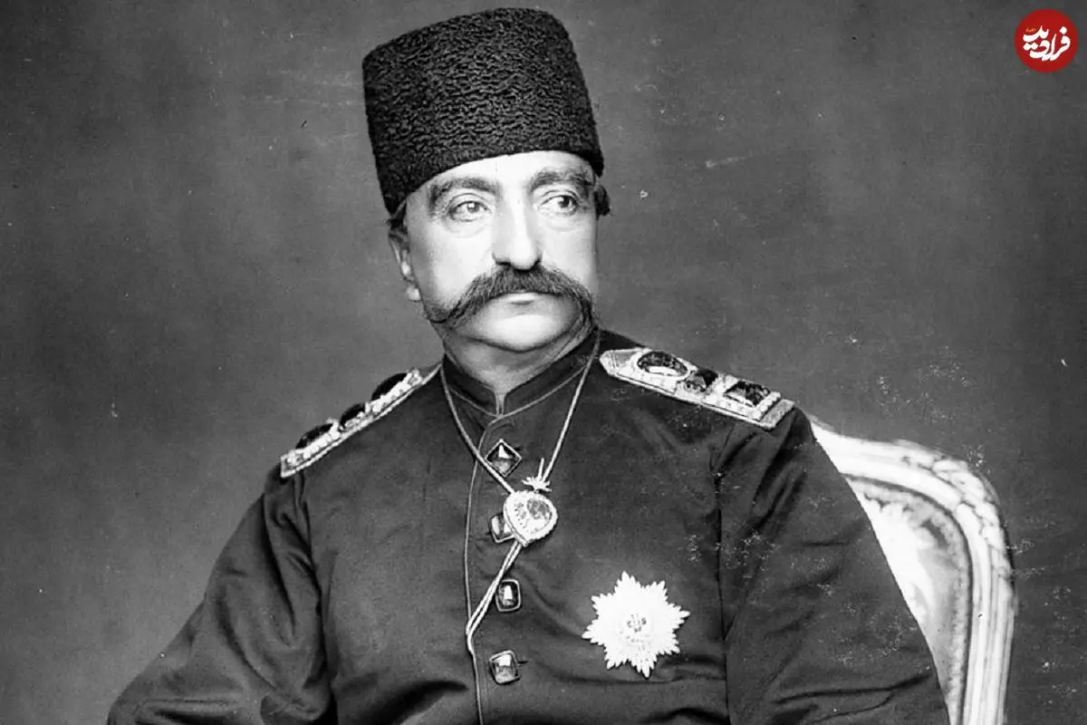 عکس| سفر در زمان؛ «ناصرالدین شاه» در یک آتلیه عکاسی در پاریس؛ سال 1252