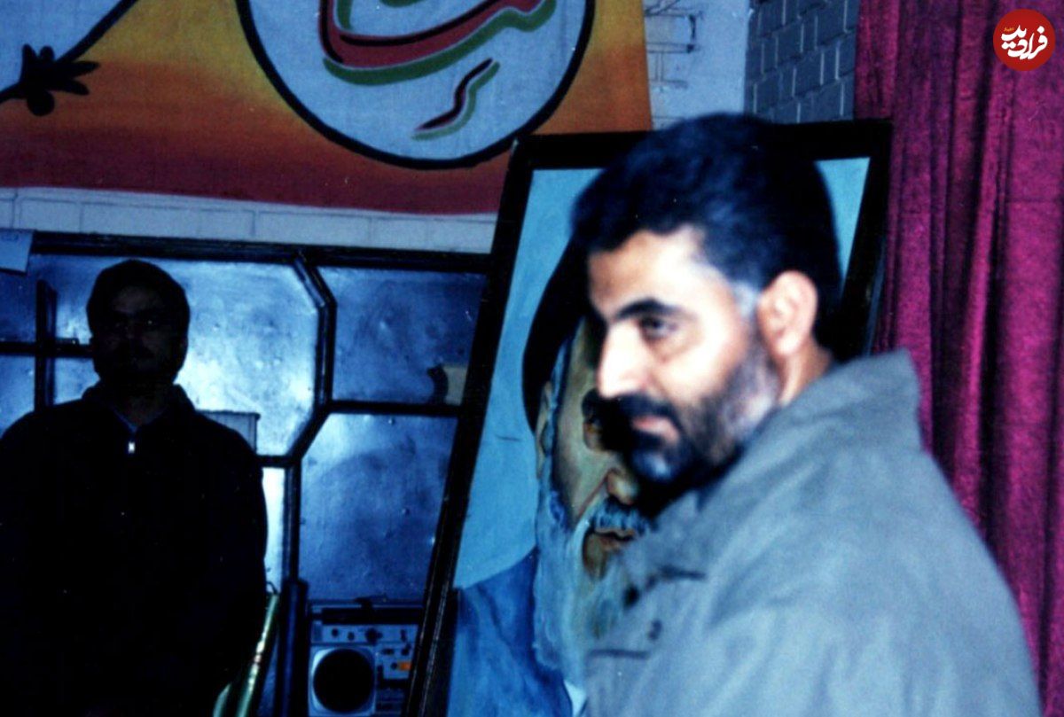 عکس؛ سفر در زمان؛ سردار سلیمانی در آغوش مادر؛ دهه ۸۰