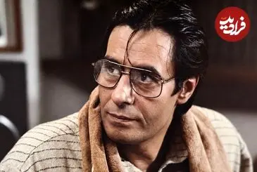 عکس| سفر زمان؛ تیپ و ژست جالب «خسرو شکیبایی» در «ازدواج صورتی»؛ سال 83