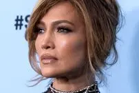 عکس| سفر در زمان؛ «جنیفر لوپز» در مراسم سالانه گلدن گلوب در کالیفرنیا؛ سال 1379