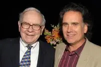 او تا ۲۰ سالگی نمی‌دانست پدرش یکی از ثروتمندترین افراد کل دنیا است