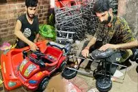 (ویدئو) پاکستانی ها به این شکل ماشین های چهار چرخ کودک تولید می کنند