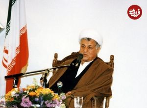 عکس| سفر در زمان؛ «هاشمی رفسنجانی» سوار بر قایق در جزیره کیش؛ سال 93