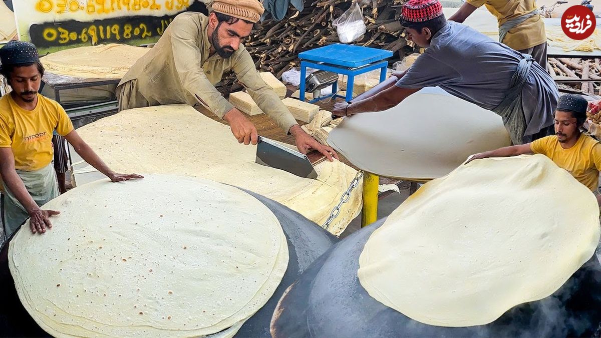 ببینید؛ غذای خیابانی در پاکستان؛ مراحل دیدنی پخت نان ماندا در کراچی