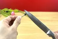 (ویدئو) چگونه می توان با جرقه زن فندک چاقو را فوق العاده تیز کرد؟