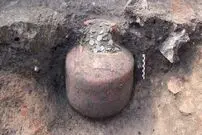 کشف قلک‌های ۱۸۰۰ساله مملو از سکه