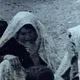 عکس| سفر زمان؛ صبحانه خوردن در حیاط یک خانه روستایی؛ 80 سال قبل